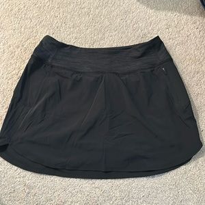 Like new Hudson outdoor voices 4” black skort size M